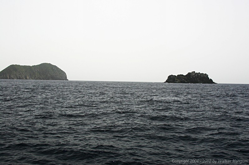 Tip of Ginger Island on the left, Carval Rock on the right.